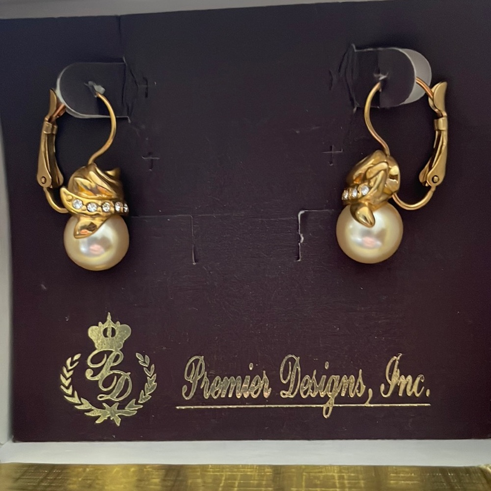 Clip earrings